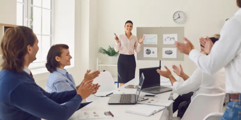 Cách SMEs tránh ‘bẫy’ bánh vẽ agency Marketing thuê ngoài (14)