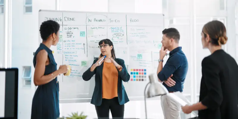 Cách SMEs tránh ‘bẫy’ bánh vẽ agency Marketing thuê ngoài (16)