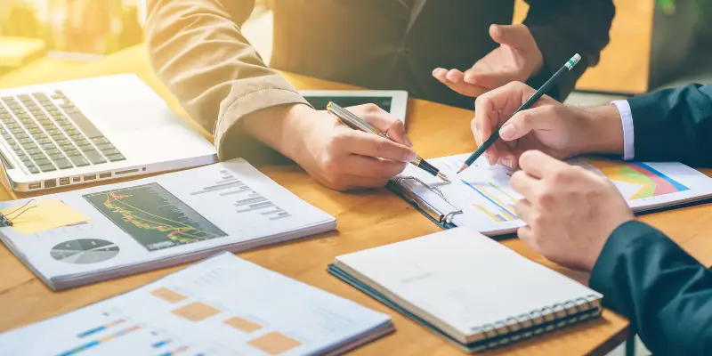 Cách SMEs tránh ‘bẫy’ bánh vẽ agency Marketing thuê ngoài (22)