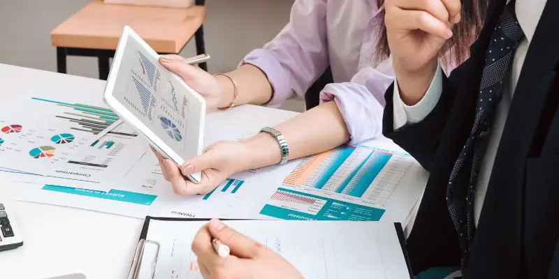 So sánh chi phí Thuê ngoài Marketing vs Tự vận hành (13)