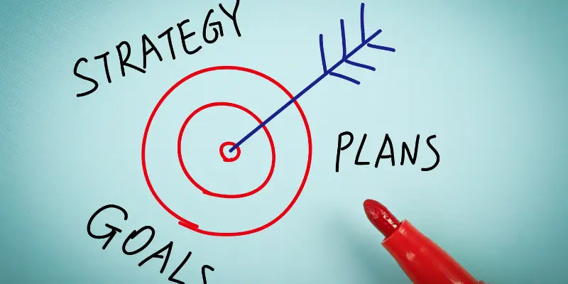So sánh chi phí Thuê ngoài Marketing vs Tự vận hành (18)