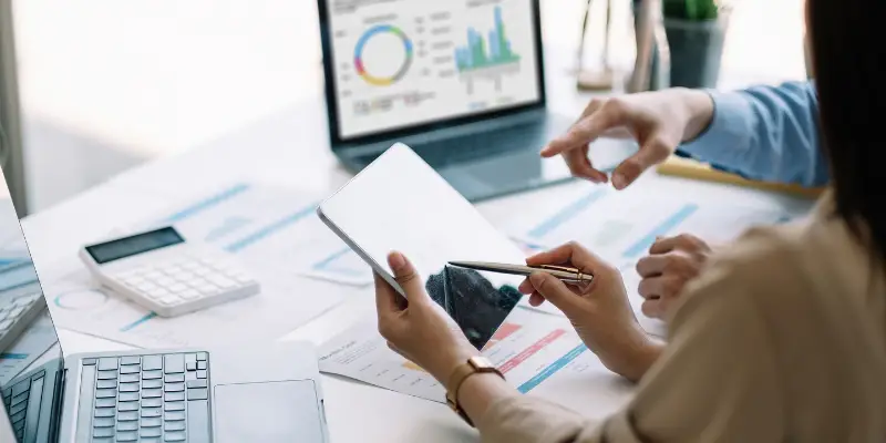 So sánh chi phí Thuê ngoài Marketing vs Tự vận hành (2)