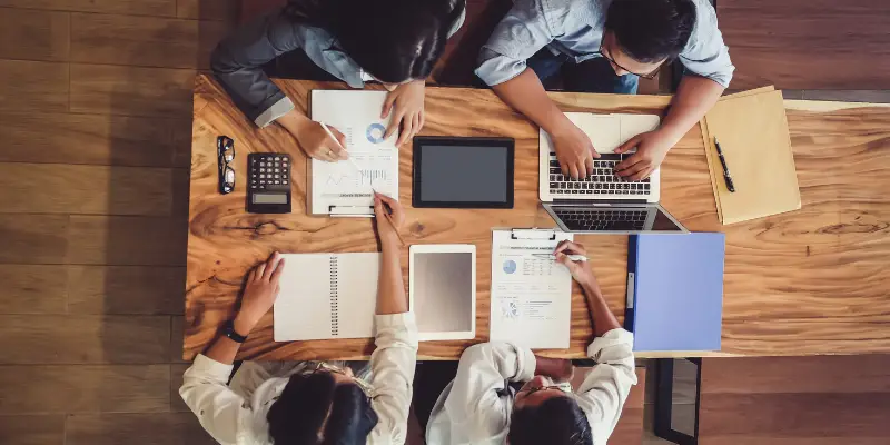 So sánh chi phí Thuê ngoài Marketing vs Tự vận hành (5)