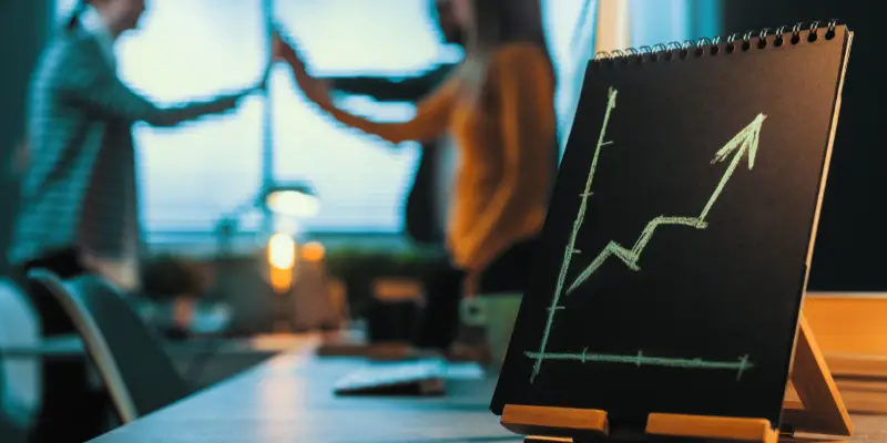 So sánh chi phí Thuê ngoài Marketing vs Tự vận hành (8)